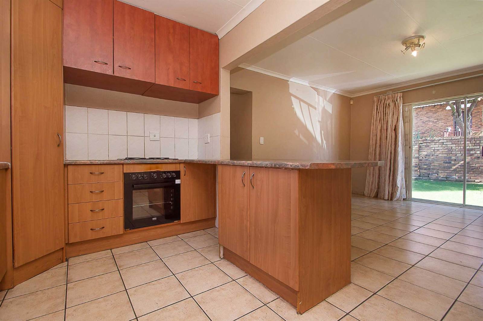 3 Bed Townhouse in Wilgeheuwel photo number 14