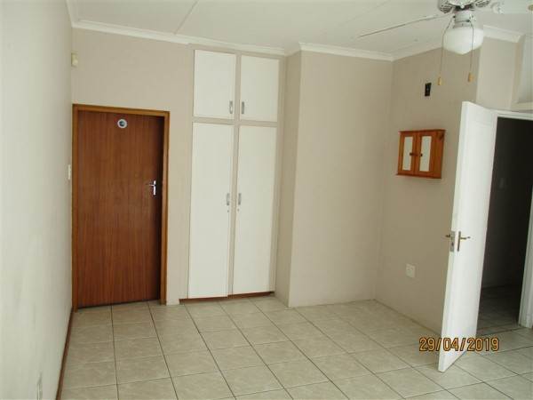 4 Bed House in King Williams Town photo number 13
