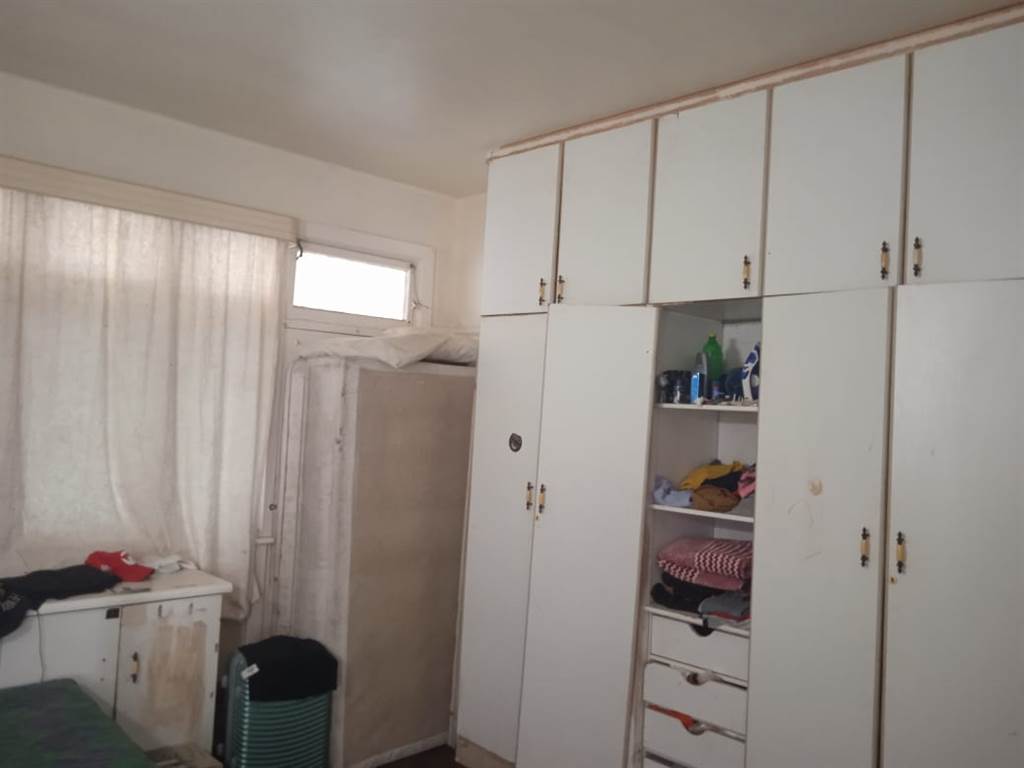 4 Bed Apartment in Durban CBD photo number 8