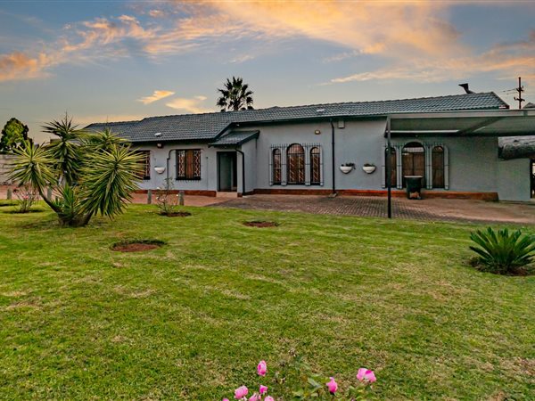 4 Bedroom House 4 Bedroom House