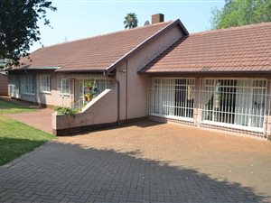 3 Bed House in Highway Gardens