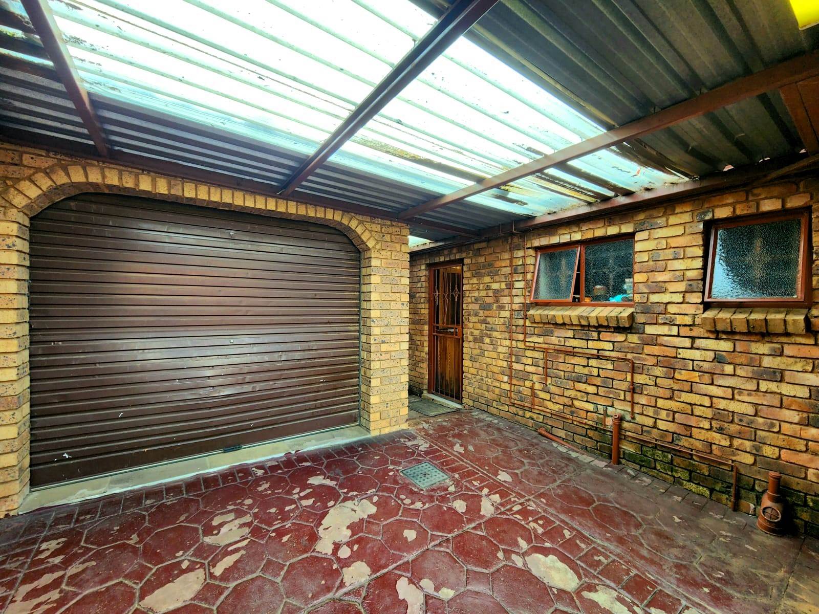 4 Bed House in Mamelodi East photo number 27