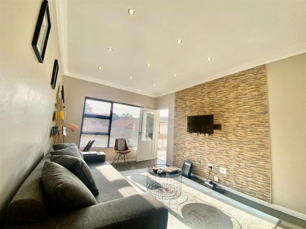 2 Bed Townhouse in Oakdene photo number 12