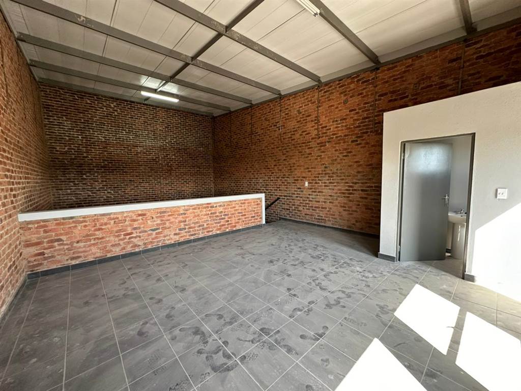 123  m² Industrial space in Clayville photo number 15
