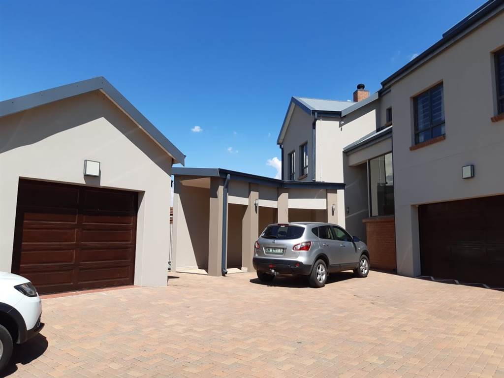 3 Bed House in Parys Golf Estate photo number 16