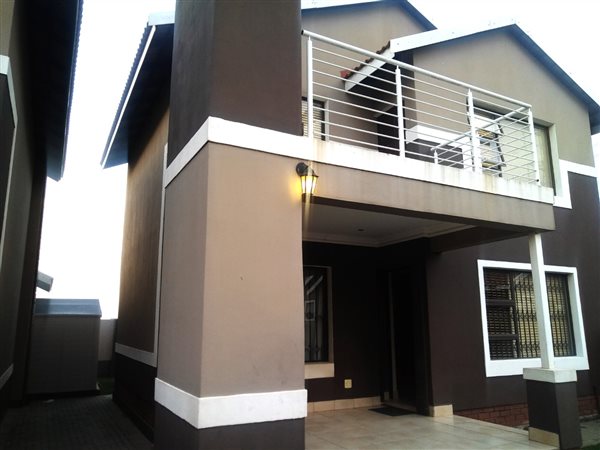 3 Bed Townhouse in Hillside