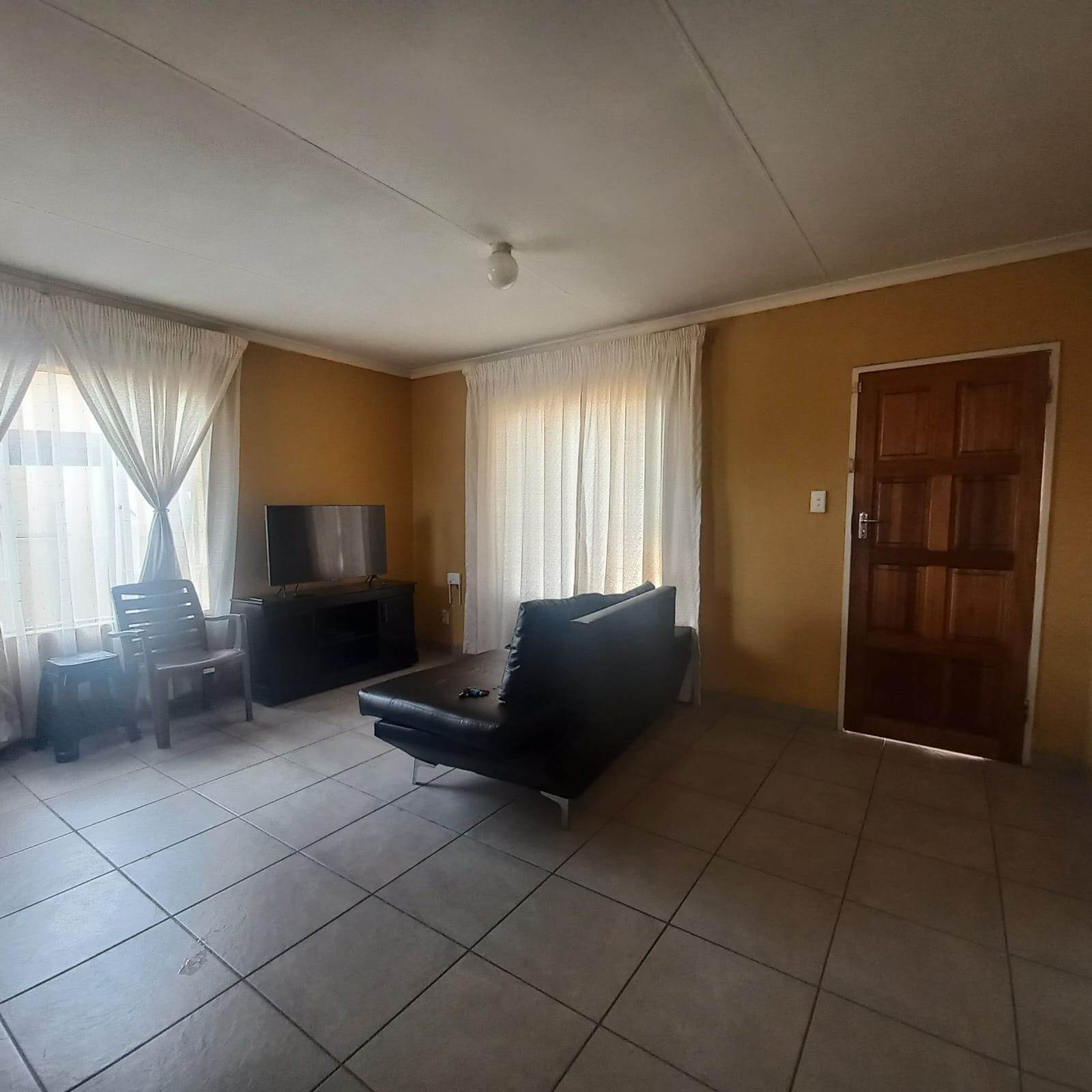 2 Bed Townhouse in Leondale photo number 13