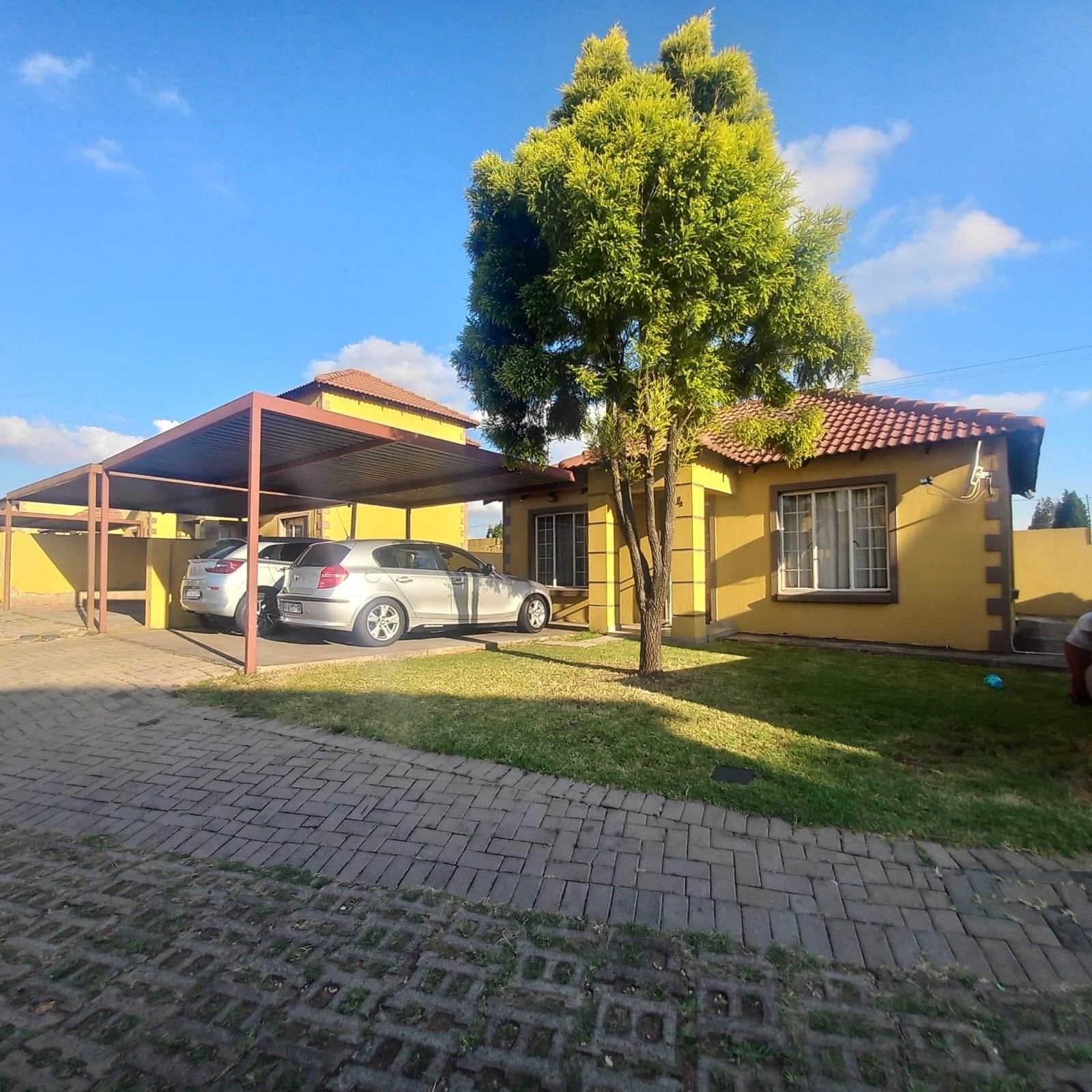 2 Bed Townhouse in Leondale photo number 1