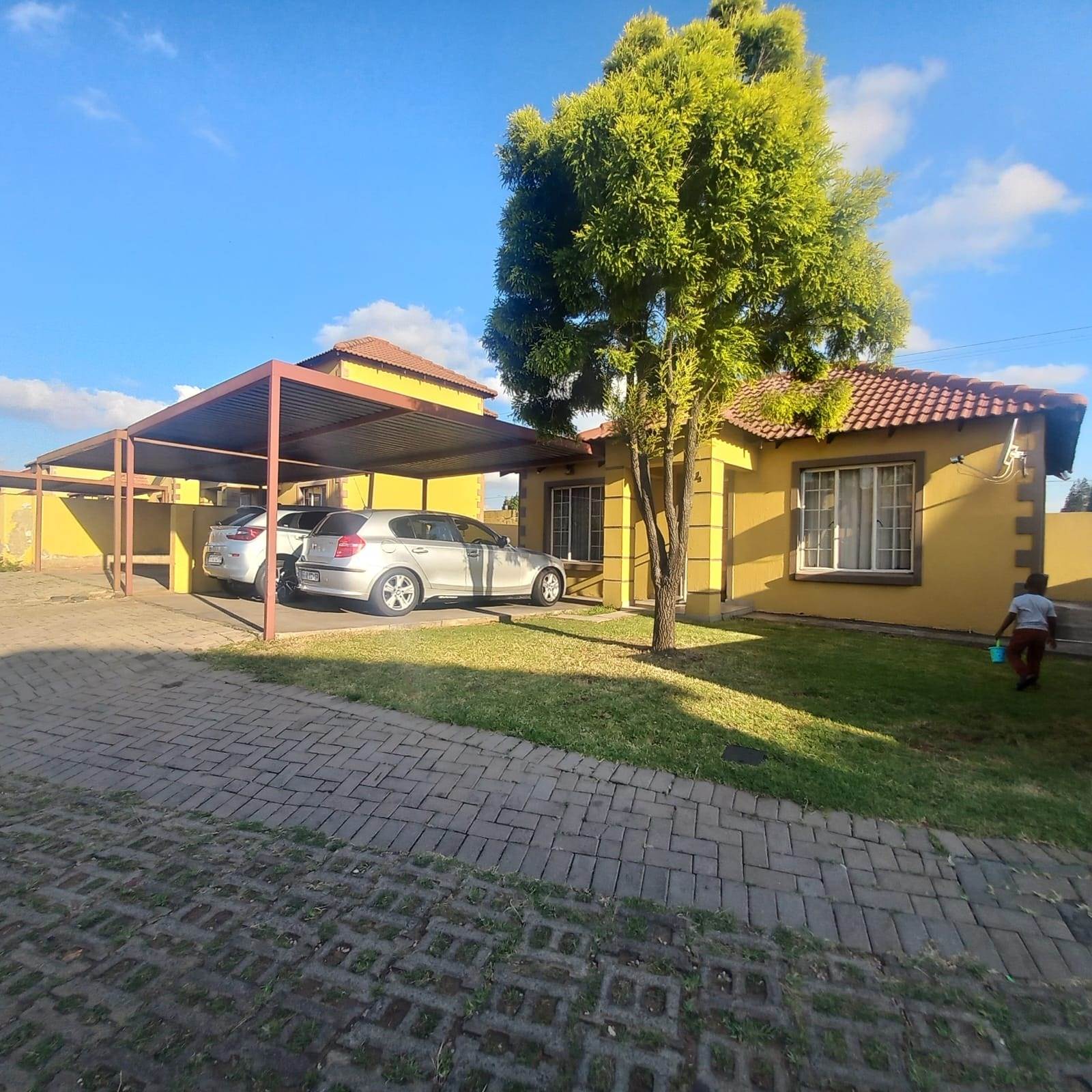 2 Bed Townhouse in Leondale photo number 18