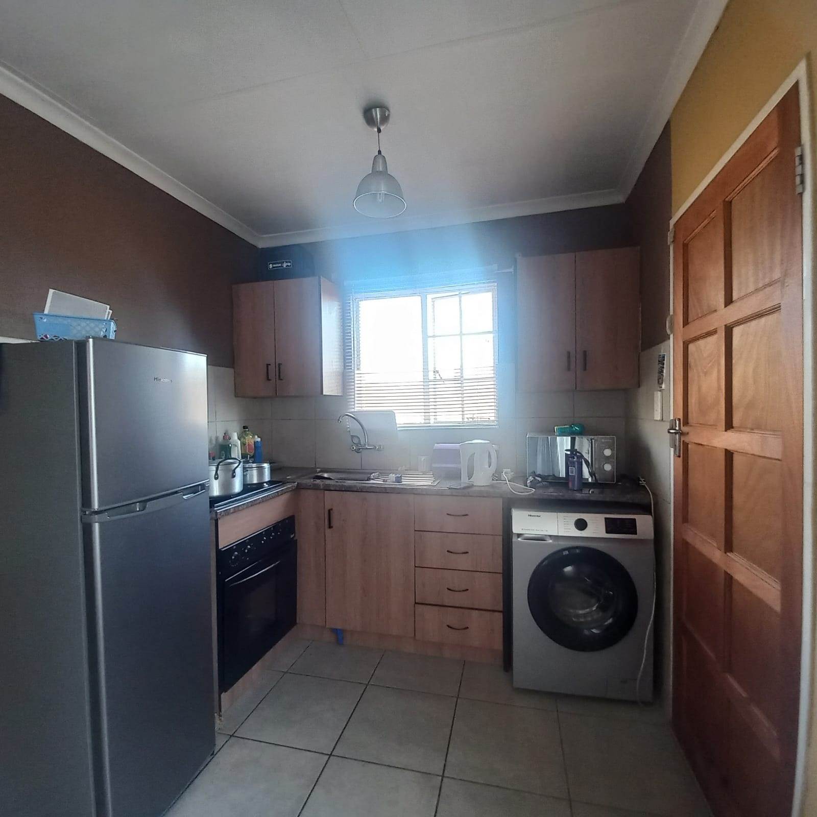 2 Bed Townhouse in Leondale photo number 7