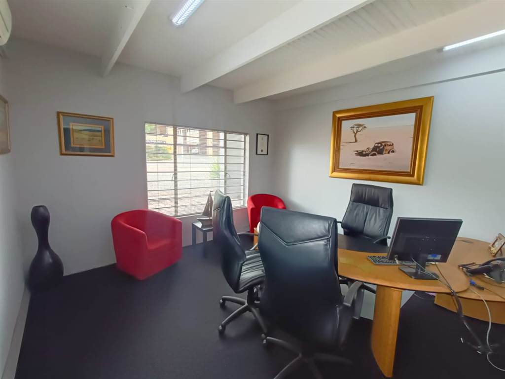 380  m² Commercial space in Garsfontein photo number 10