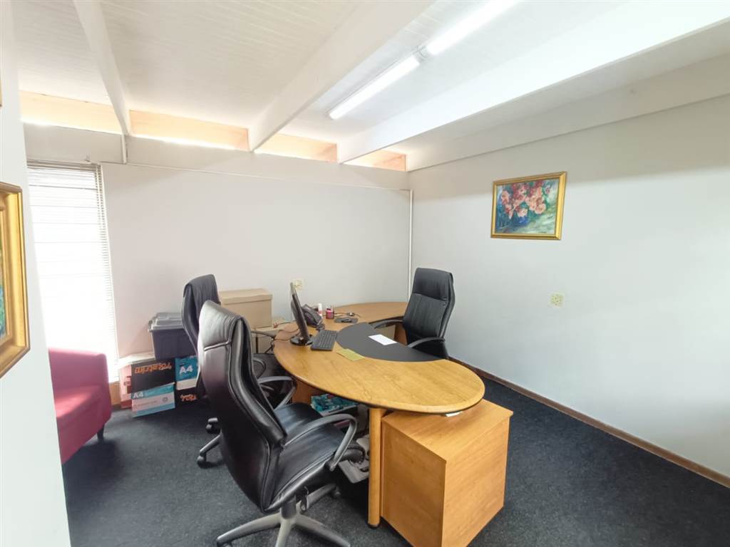 380  m² Commercial space in Garsfontein photo number 11