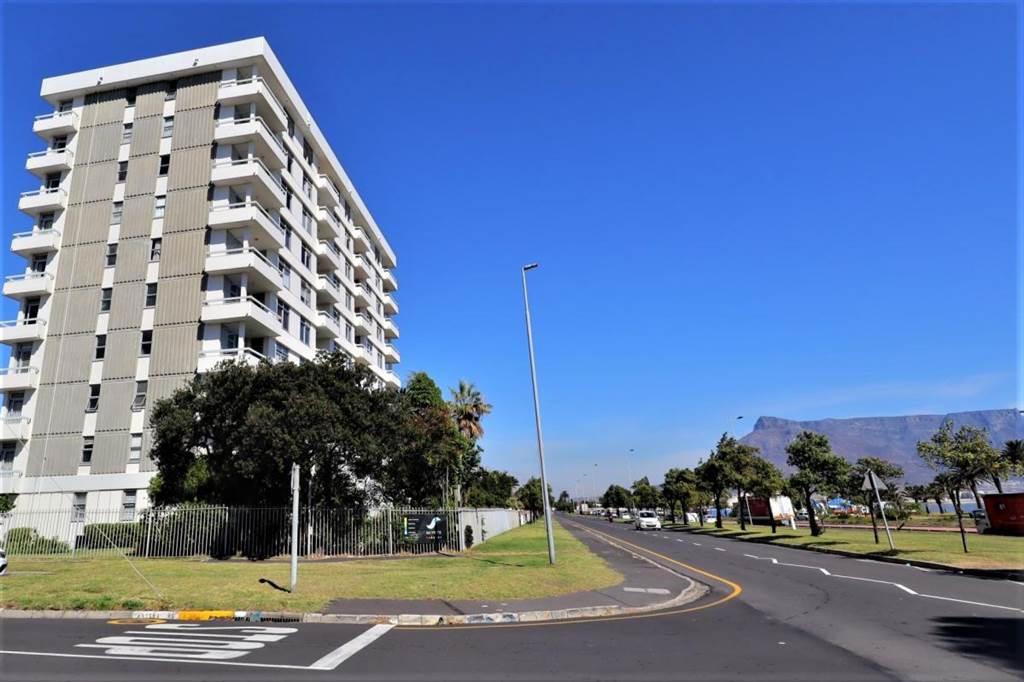 2 Bed Apartment in Milnerton Central photo number 1