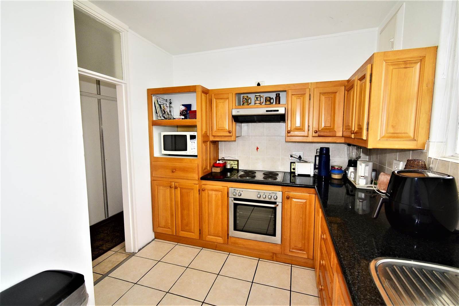 2 Bed Apartment in Milnerton Central photo number 15