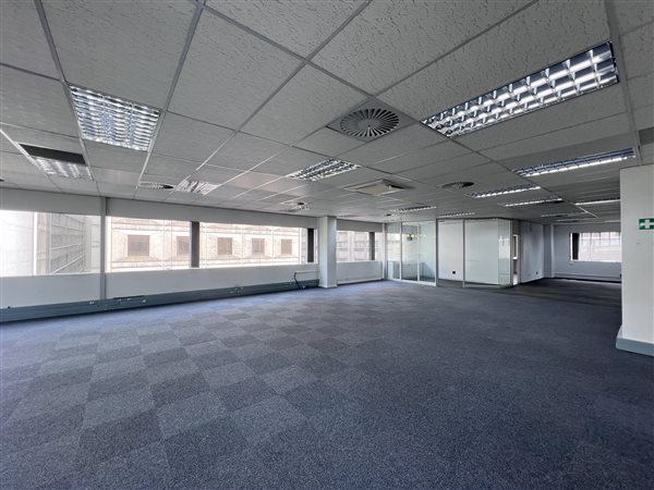 125  m² Commercial space