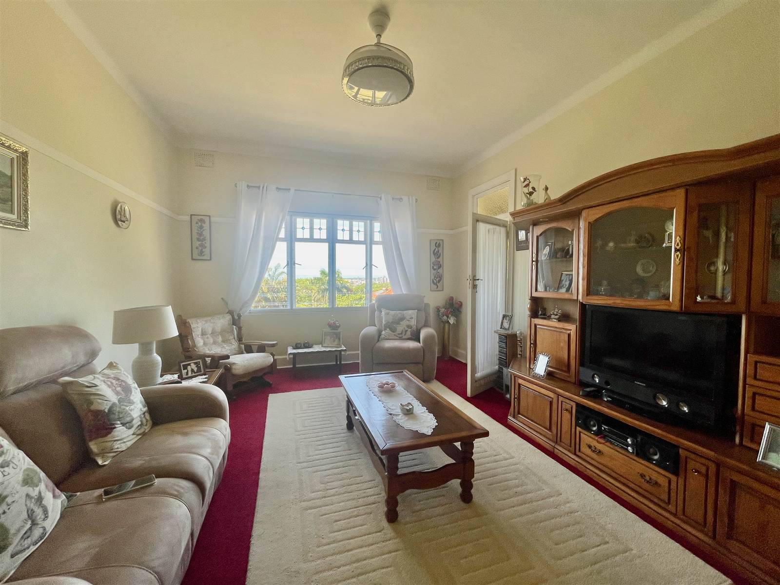 2 Bed Flat in Essenwood photo number 3