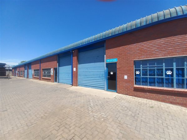 758  m² Commercial space