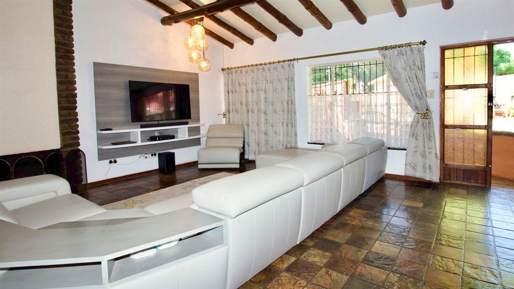 5 Bed House in Doringkloof photo number 4
