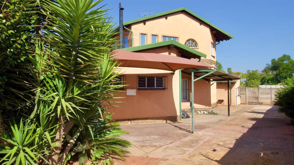 5 Bed House in Doringkloof photo number 2