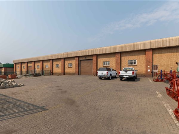 755  m² Commercial space