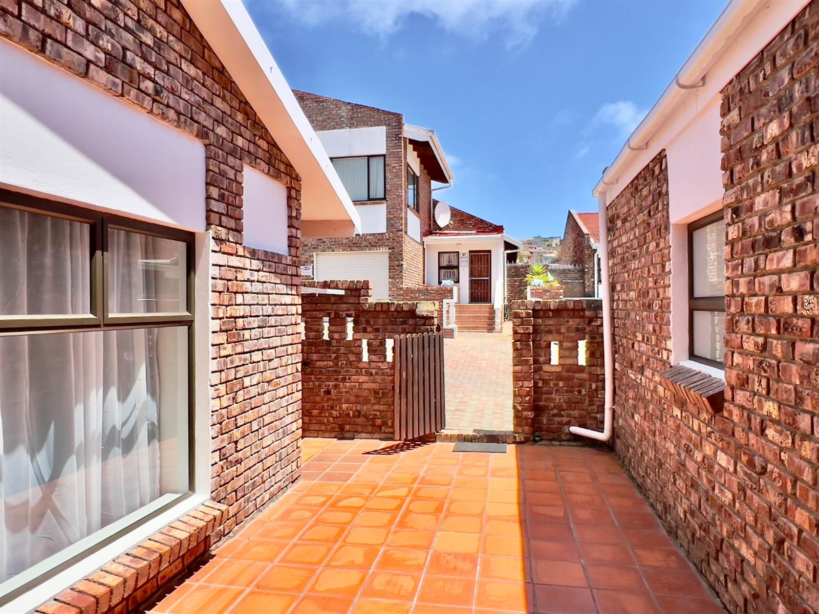 3 Bed Townhouse in Hartenbos photo number 5
