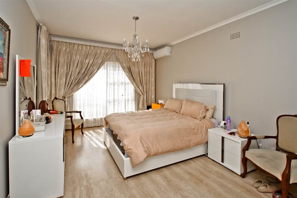 4 Bed Townhouse in Bruma photo number 10