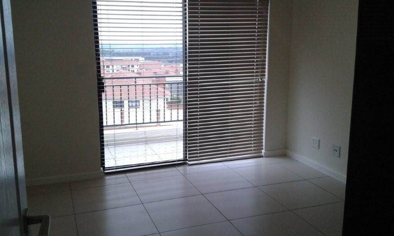 2 Bed Apartment in Greenstone Hill photo number 14