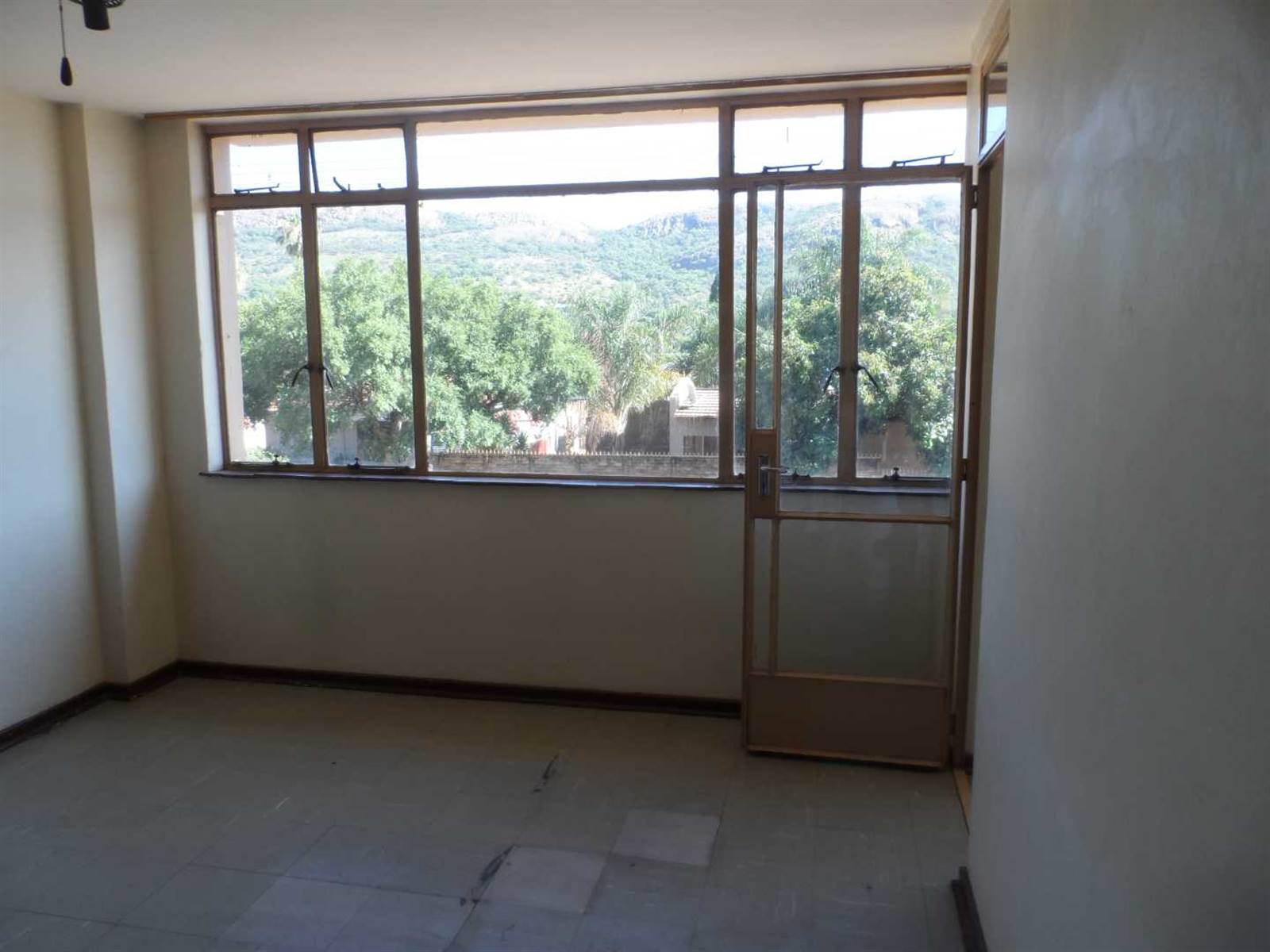 2.5 Bed Apartment in Parktown Estate photo number 22