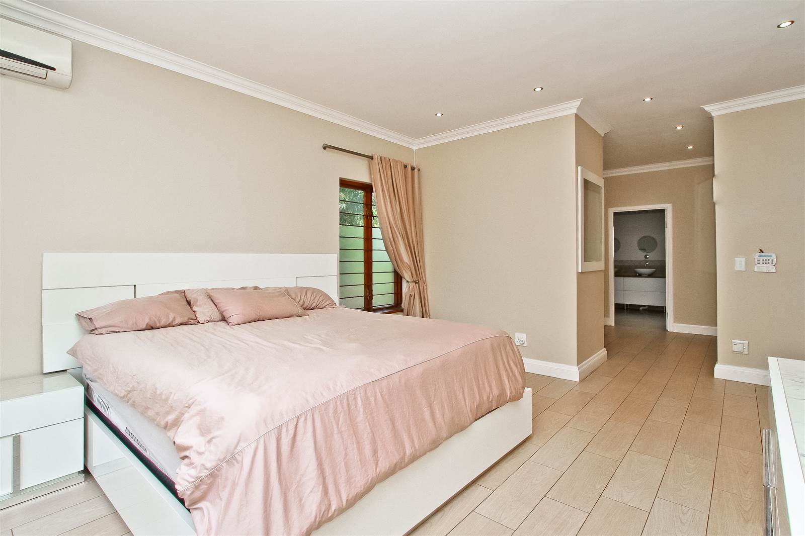 4 Bed House in Bryanston photo number 15