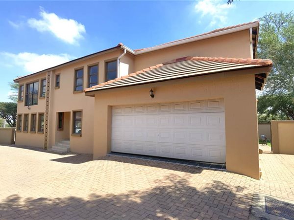 6 Bedroom House 6 Bedroom House