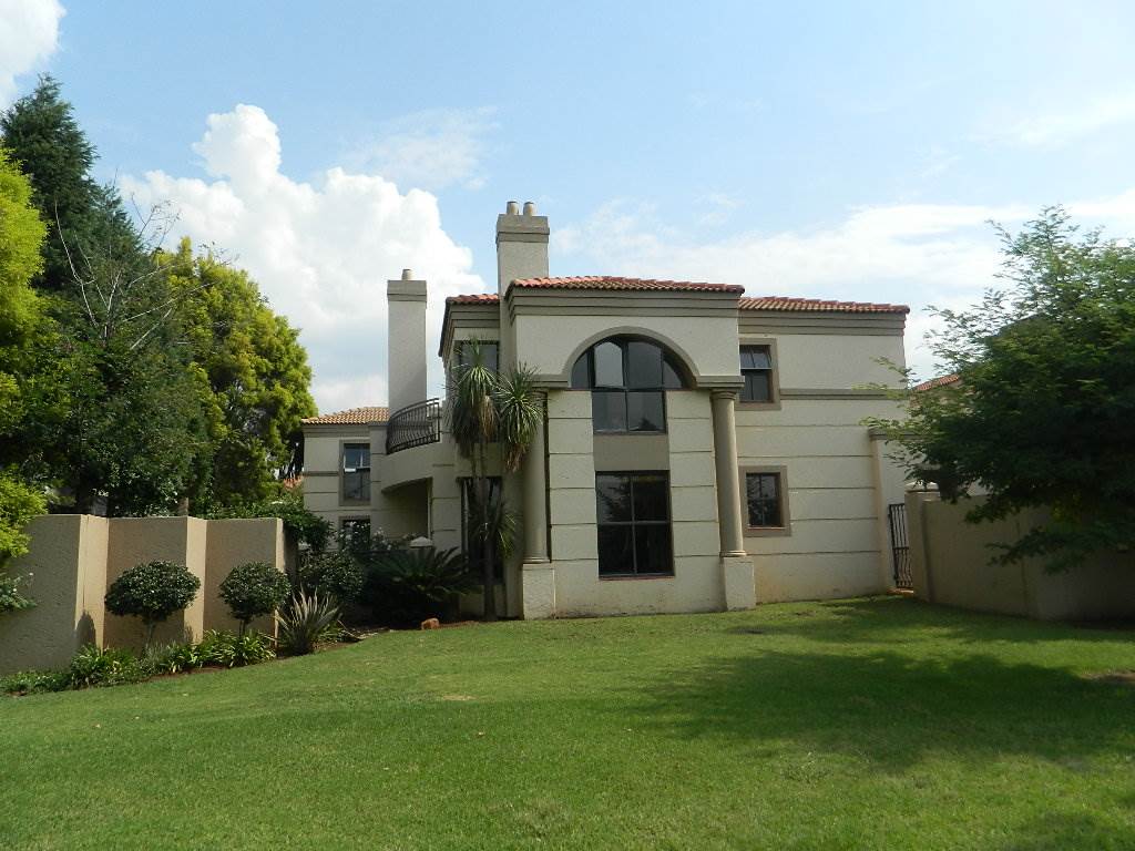 4 Bed House in Silver Lakes Golf Estate photo number 1