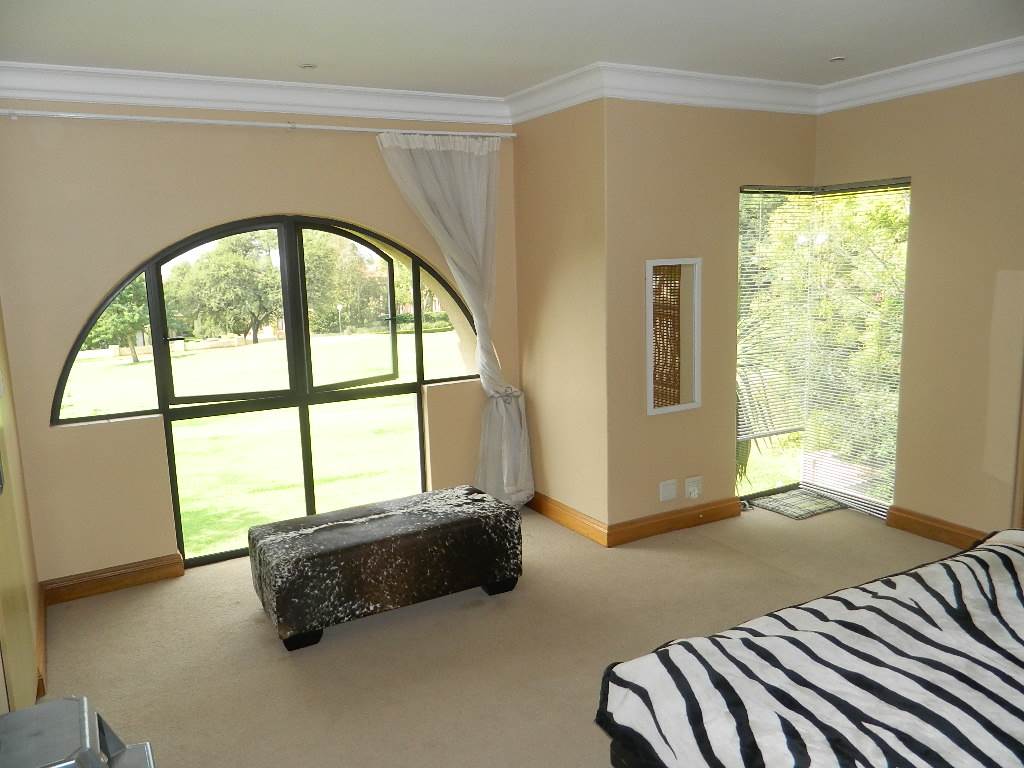 4 Bed House in Silver Lakes Golf Estate photo number 11