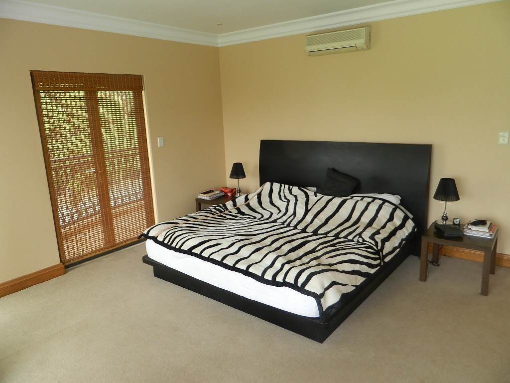 4 Bed House in Silver Lakes Golf Estate photo number 10