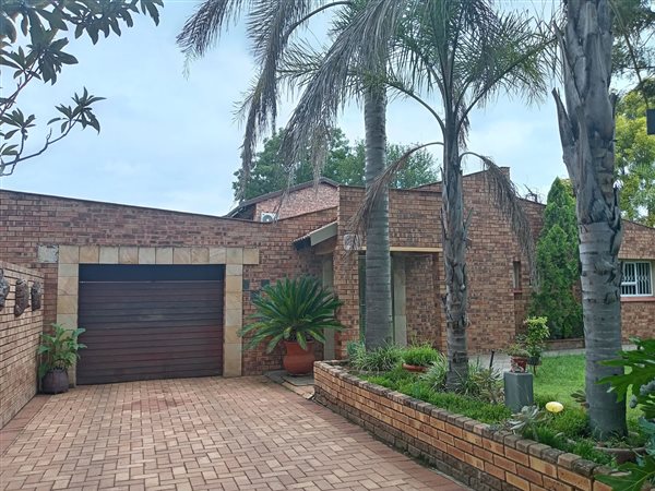 4 Bedroom House 4 Bedroom House