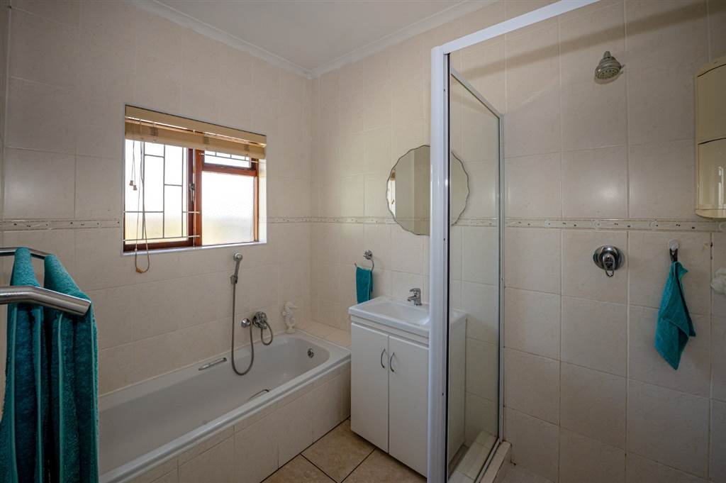 3 Bed House in Milnerton Central photo number 15