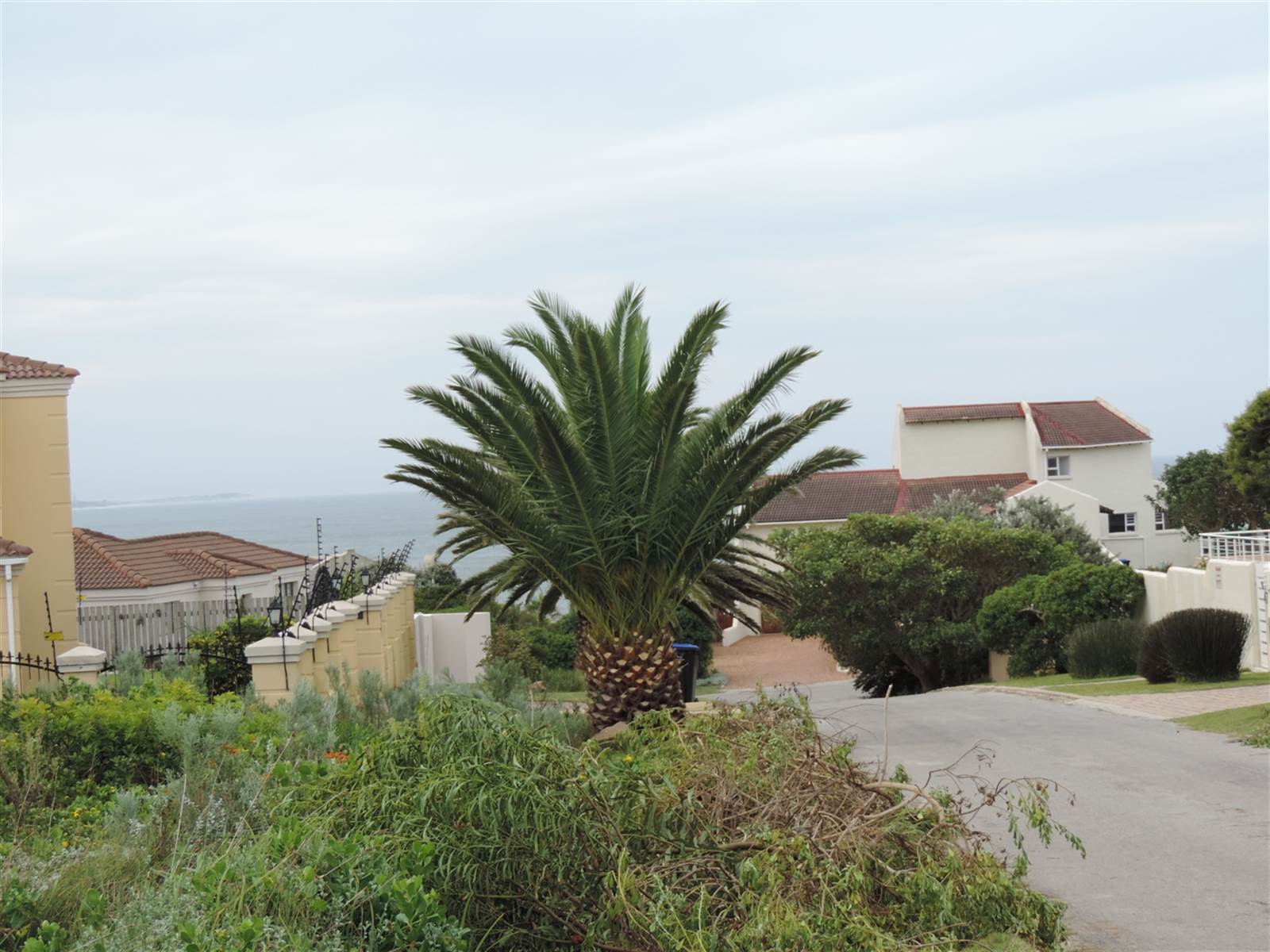835 m² Land available in Santareme photo number 1