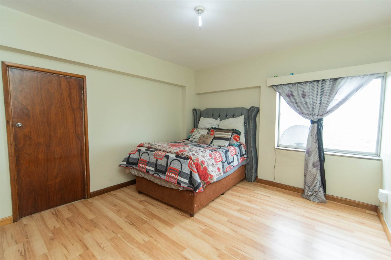 1 Bed Apartment in Port Elizabeth Central photo number 19