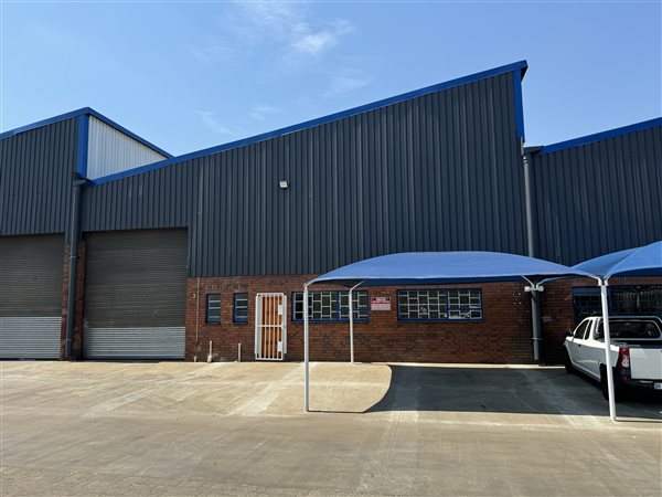 700  m² Industrial space