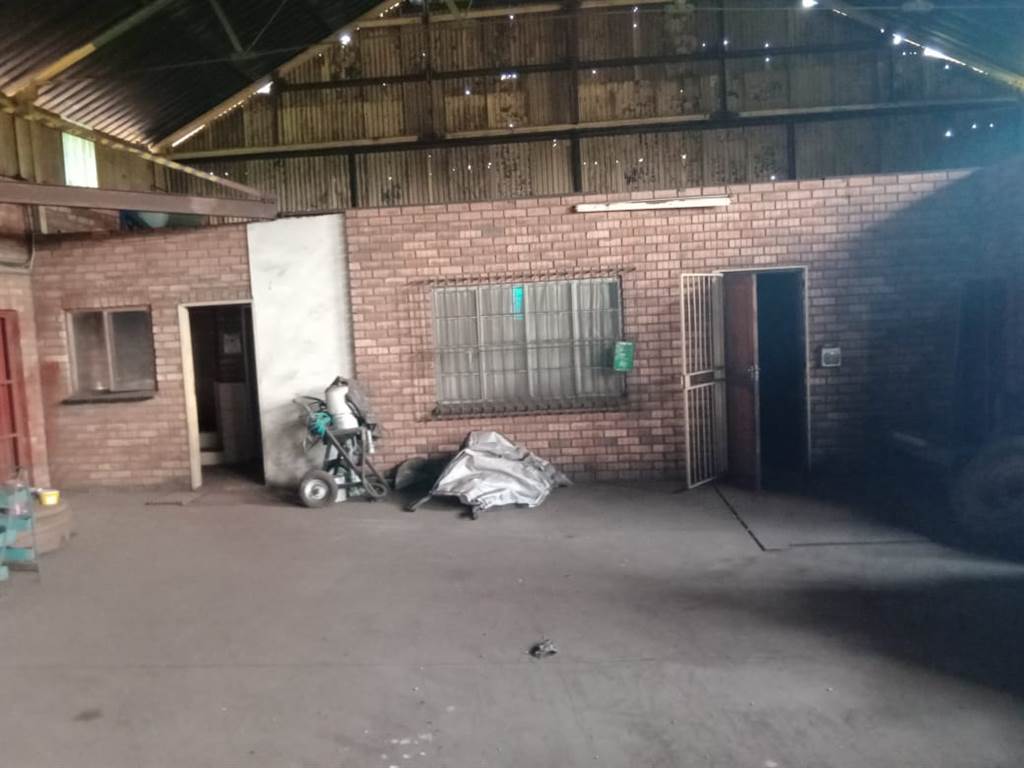 1230  m² Industrial space in Witbank Central photo number 18