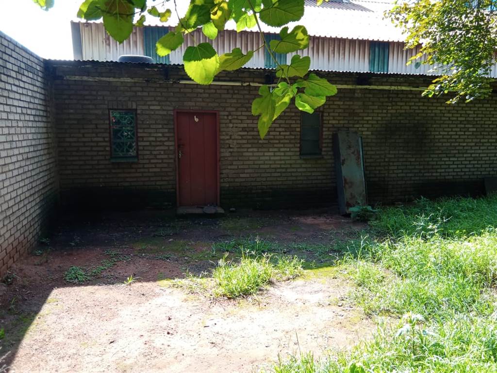 1230  m² Industrial space in Witbank Central photo number 26