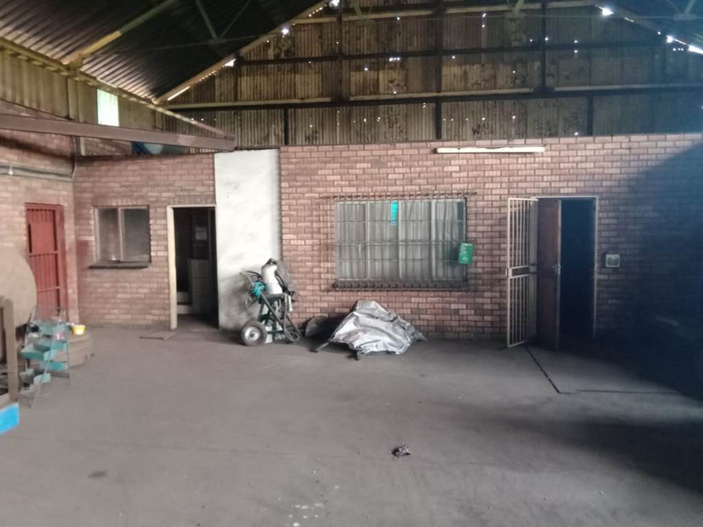 1230  m² Industrial space in Witbank Central photo number 15