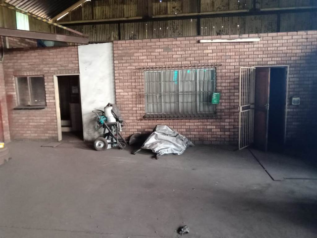 1230  m² Industrial space in Witbank Central photo number 16