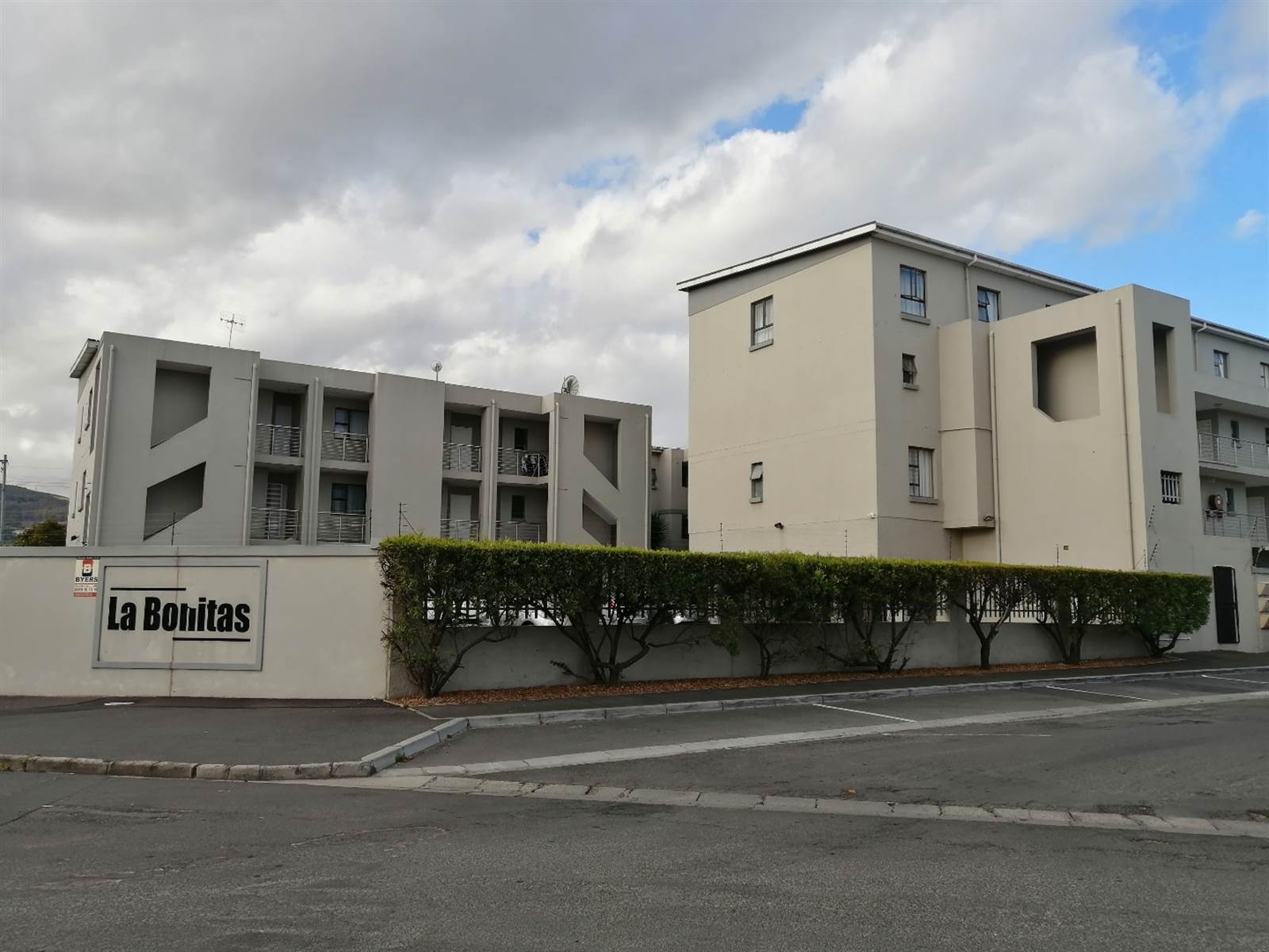 2 Bed Apartment in Parow photo number 18