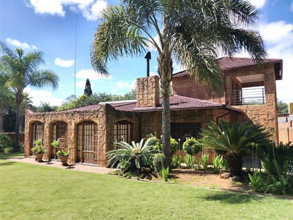 4 Bedroom House 4 Bedroom House