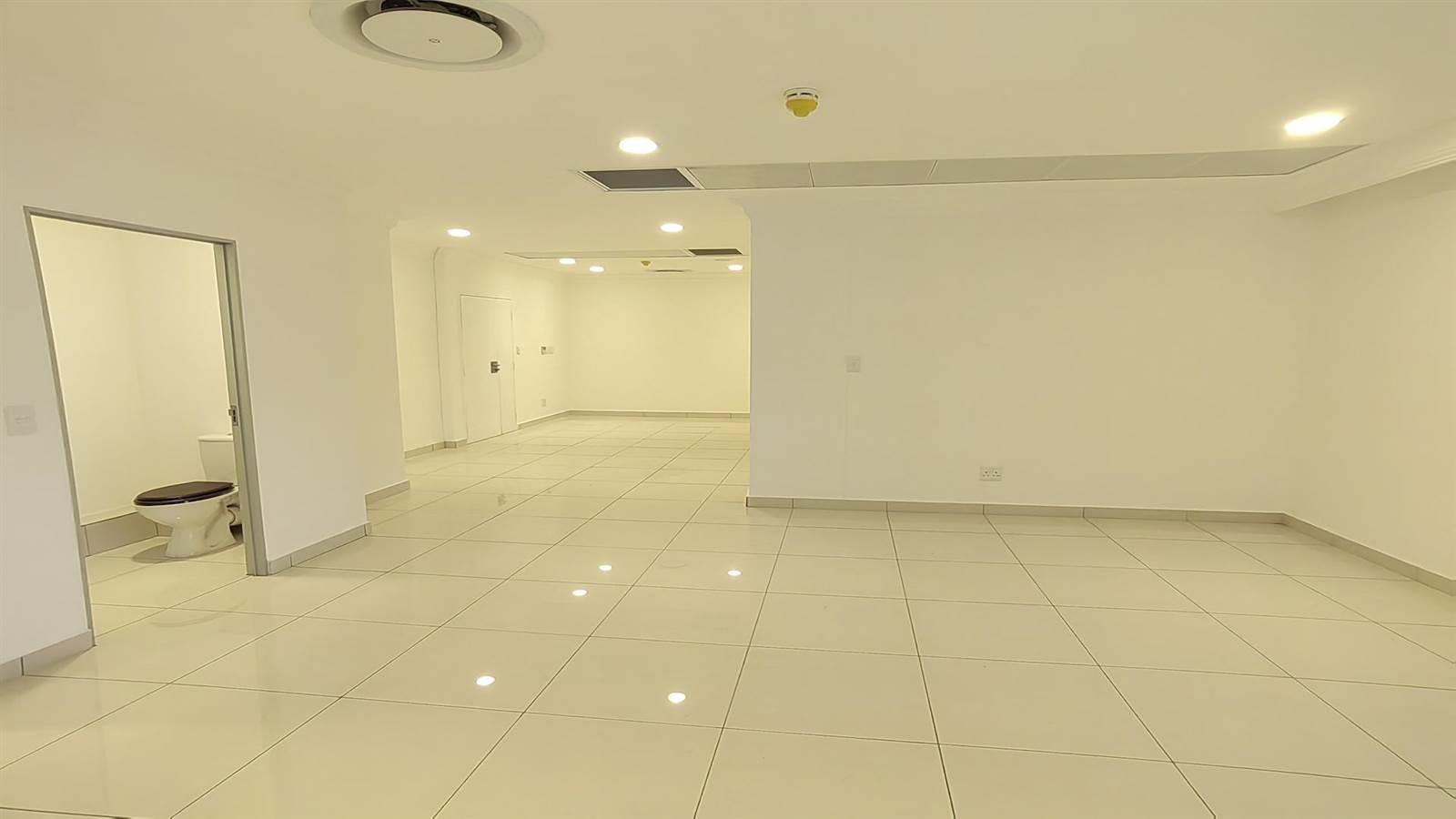 59  m² Commercial space in Panorama photo number 7