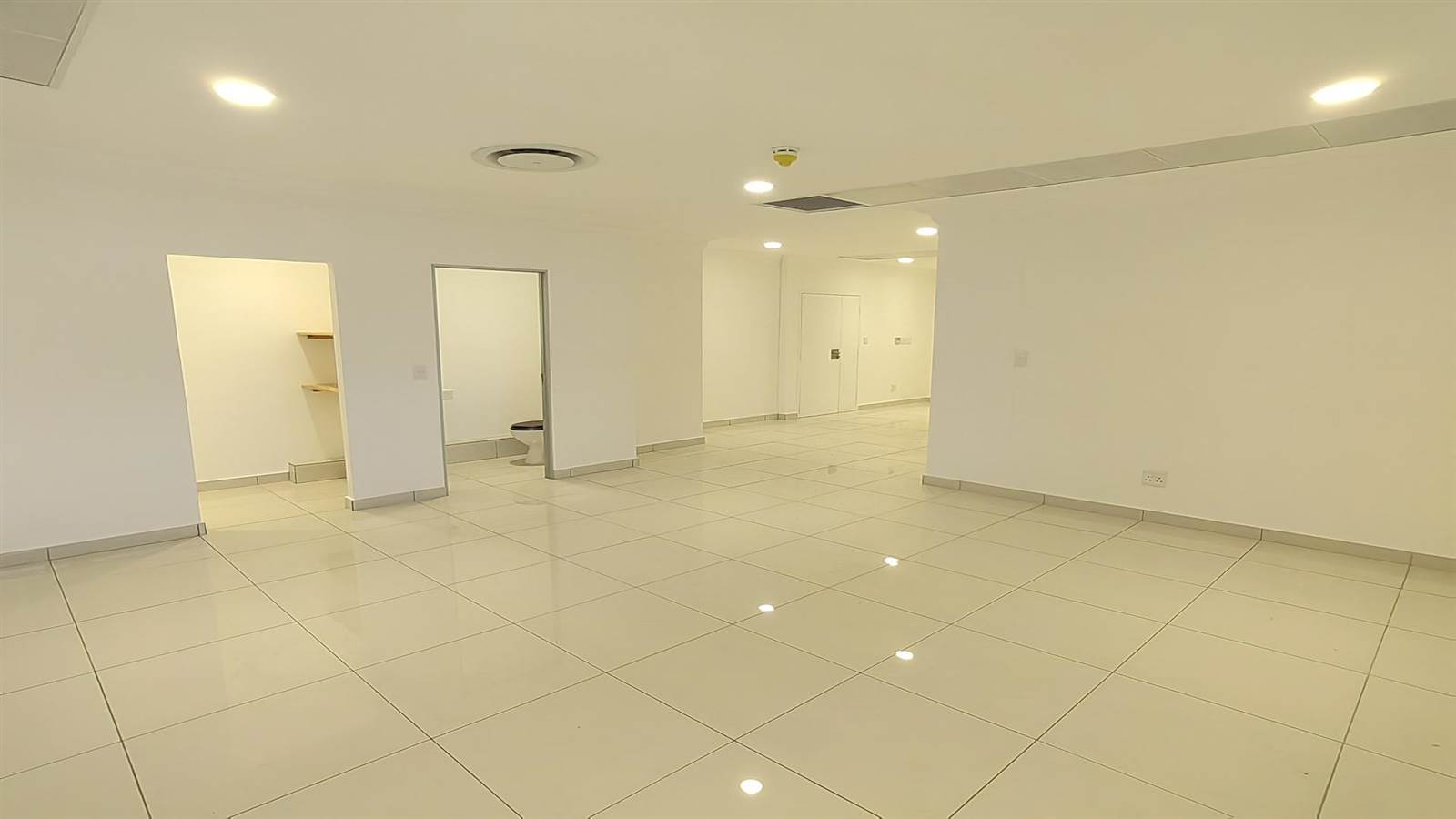 59  m² Commercial space in Panorama photo number 5