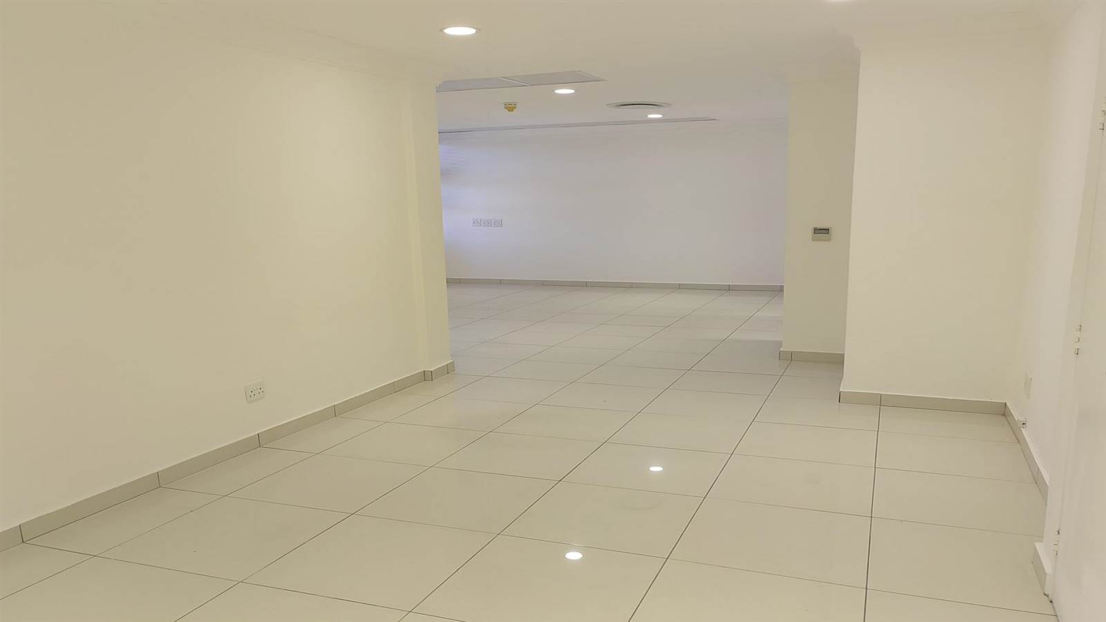 59  m² Commercial space in Panorama photo number 4