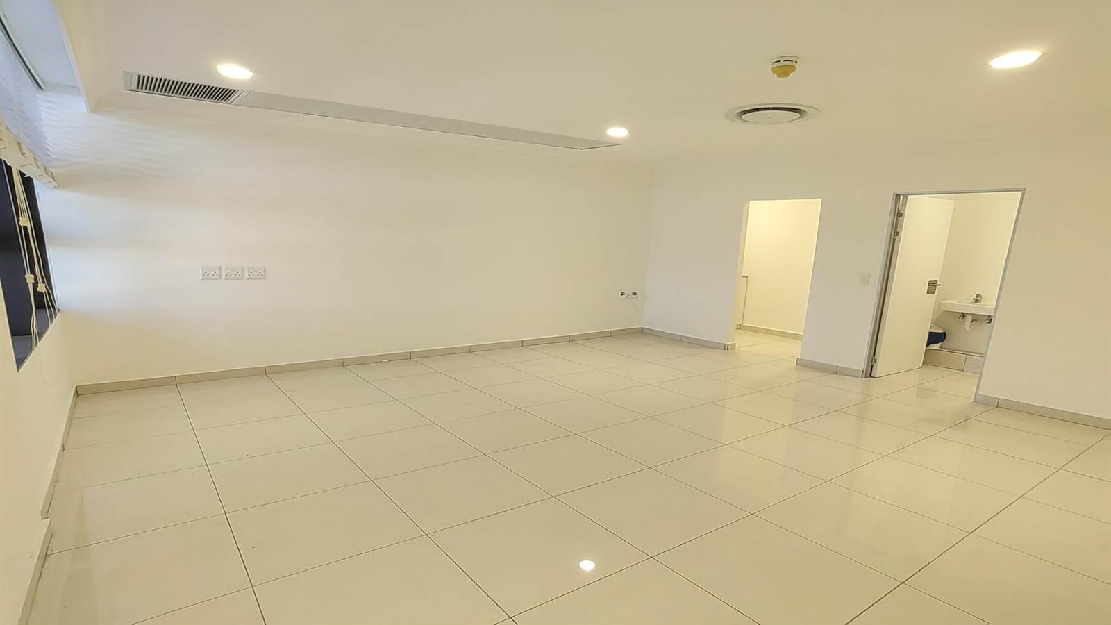 59  m² Commercial space in Panorama photo number 6