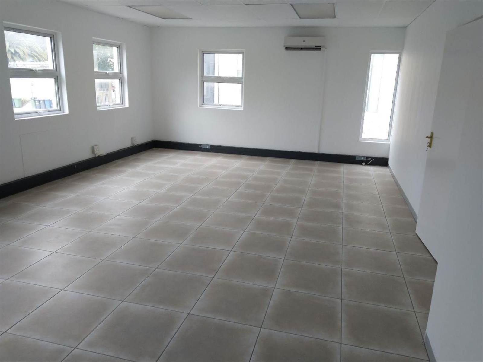 428  m² Commercial space in Woodmead photo number 10