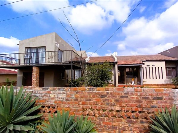 5 Bedroom House 5 Bedroom House